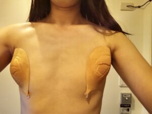 ヌーブラの初期位置｜外側から貼る例