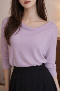 ラベンダー色を一か所に取り入れた女装スタイル。 淡い色合いで春らしい雰囲気を出している