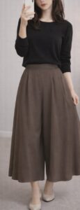 春の女装パンツコーデ|黒トップスとブラウンワイドパンツの着こなし