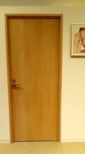 ドアの向こうが施術室